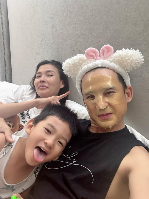 Gia đình Lương Thế Thành có những phút giây bình yên, hạnh phúc trong biệt thự.