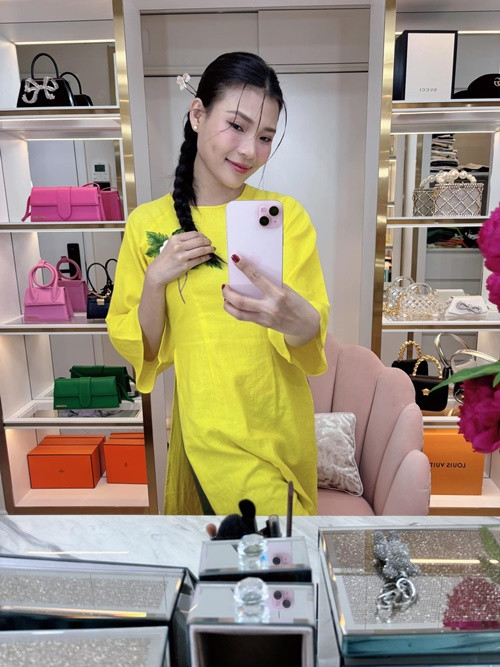 Nữ diễn viên cũng có khu vực chứa toàn đồ hiệu.