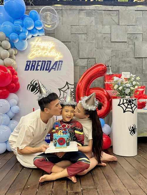 Cặp đôi tổ chức sinh nhật cho con trai ở biệt thự.