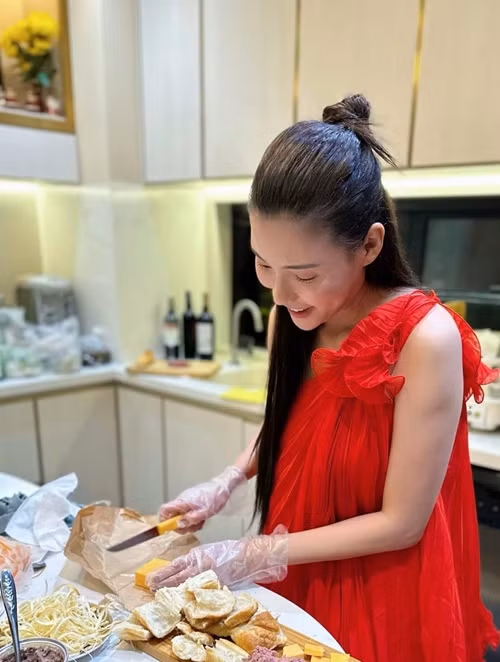 Nữ diễn viên thường tự tay nấu ăn cho chồng con.