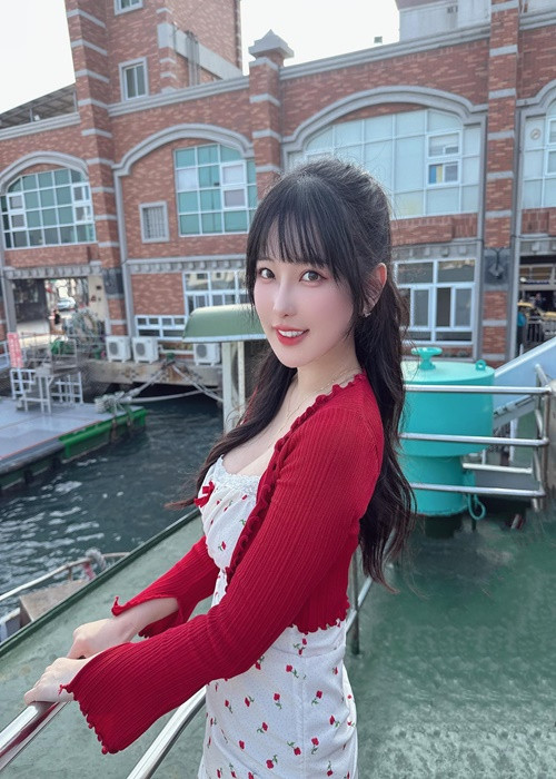 Hình ảnh trẻ trung, quyến rũ của cô nàng "gây mê" người hâm mộ.