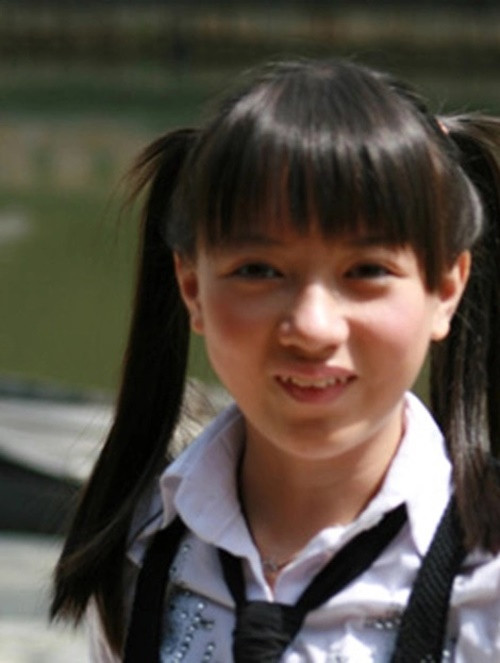 Một trong những album được yêu thích của Xuân Nghi là Xuân Nghi - Tiếng hát thiên thần nhỏ. Ngoài ca hát, cô còn đóng phim Hoa ngũ sắc, Sơn ca không hát, Giấc mơ biển. Ảnh: Dân Việt.