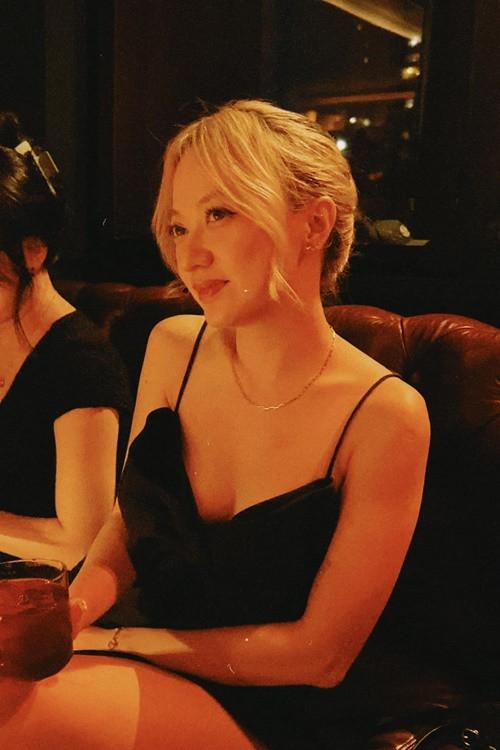 Sống ở Mỹ nhiều năm, ca sĩ Xuân Nghi được nhiều người nhận xét “Tây hóa” trong cách ăn mặc, trang điểm. Ảnh: FB Xuân Nghi.