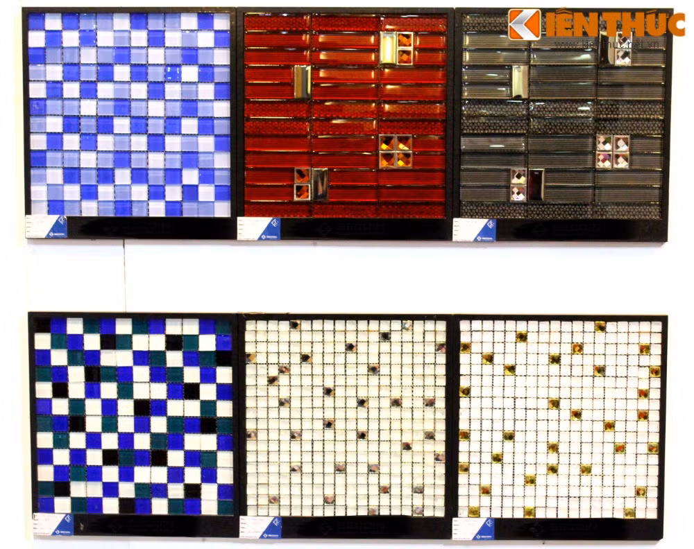 Theo tìm hiểu của Kiến Thức, gạch thủy tinh, được ứng dụng nhiều trong ốp lát như: Ốp tường, ốp sàn, ốp cột, hồ bơi, phòng khách, phòng tắm, kệ bếp, quầy bar,.. với những bề mặt cong, ghồ ghề, gấp khúc…