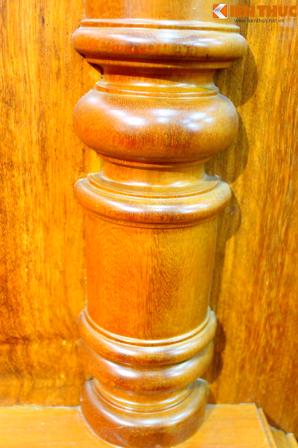 Cận cảnh hoạ tiết làm bộ cửa trở nên tinh tế hơn.