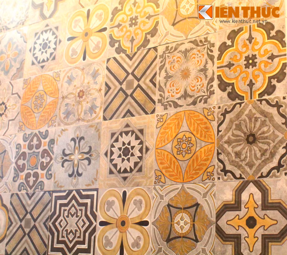 Được biết, gạch bông có họa tiết cổ là một sản phẩm được chế tác từ bàn tay tài hoa và khéo léo của những nghệ nhân làm gạch, với những đường nét tinh tế, đem đến một sự thu hút rất lớn, tạo cảm giác lạ mắt, độc đáo và phóng khoáng cho không gian sống.