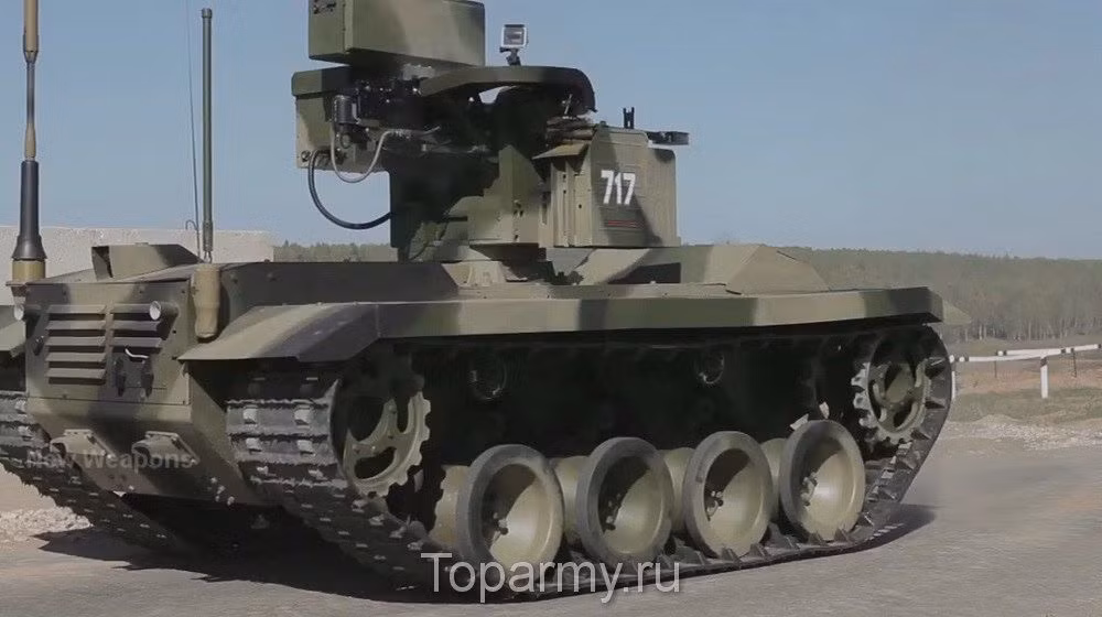 Theo nhà lịch sử quân sự Aleksei Khlopotov, ý tưởng chế tạo robot tự bị tiêu diệt cùng với xe của đối phương đã được thực hiện ngay từ Chiến tranh Thế giới lần thứ hai.