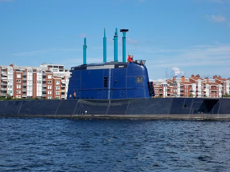 Tuy nhiên, Israel chưa bao giờ thừa nhận điều này, cũng như ý đồ đưa vũ khí hạt nhân lên tàu ngầm. Israel luôn khẳng định mục tiêu chính của việc mua tàu ngầm là cung cấp khả năng tình báo mà các vũ khí khác không có được.