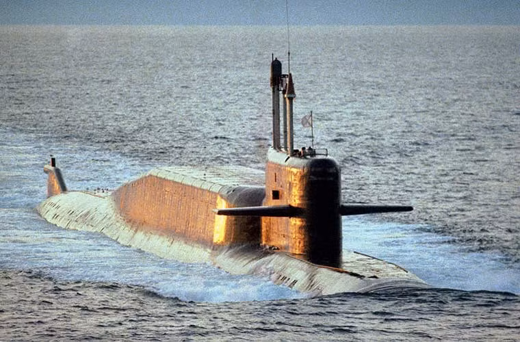 Con tàu được trang bị hệ thống phóng tên lửa D-9RM với 16 tên lửa đạn đạo liên lục địa RSM-54. Tuy nhiên, các nguồn tin cho biết là container chứa tên lửa này đã bị gỡ bỏ trong quá trình hiện đại hóa và thay bằng khoang đặc biệt phục vụ nghiên cứu khoa học.