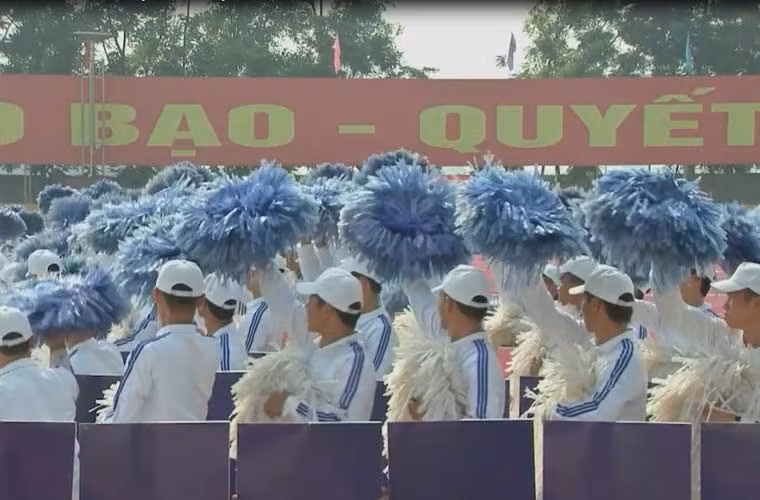 Phối hợp nhịp nhàng, nhuẫn nhuyễn là điều kiện tiên quyết để xếp chữ, xếp hình thành công trong diễu binh, diễu hành ngày 2/9.