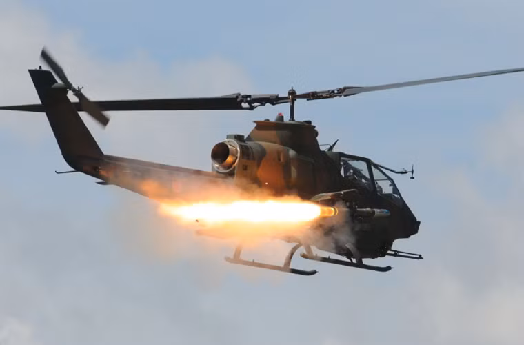 Tên lửa TOW suốt nhiều năm cũng là vũ khí chống tăng chủ lực trên các trực thăng tấn công AH-1 Cobra.