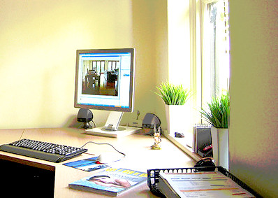 Tuy vậy, việc sống gọn gàng, ngăn nắp lại được chứng minh giúp bạn có những sự lựa chọn sáng suốt và sống cởi mở, hào phóng hơn.