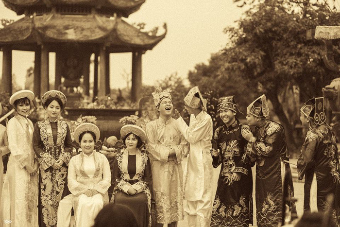 Bộ ảnh kỷ yếu đẹp, độc và lạ tái hiện lại lịch sử Việt Nam từ thời phong kiến. Ngắm nhìn bộ ảnh, nhiều người không khỏi bất ngờ dành nhiều lời khen vì sự đầu tư về trang phục, cũng như concept chụp ảnh hoành tráng. Ảnh: Chuyên Sử - Hải Dương