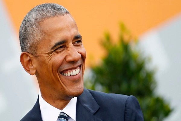 Ông Obama vẫn giữ những sở thích rất đặc biệt. Ông sở hữu bộ sưu tập truyện tranh Người nhện (Spider-Man) và Conan - người hùng Barbarian (Conan the Barbarian). Ông cũng đọc tất cả các cuốn truyện Harry Potter nhưng cuốn sách yêu thích nhất của ông là Moby-Dick do Herman Melville viết. Ảnh: Reuters.