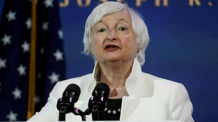 Yellen tốt nghiệp thủ khoa trường trung học Fort Hamilton năm 1962 và nhận bằng Kinh tế trường Pembroke thuộc Đại học Brown vào năm 1967. Tiếp đến, bà nhận bằng Tiến sĩ về kinh tế của Đại học Yale năm 1971. Ảnh: Reuters.