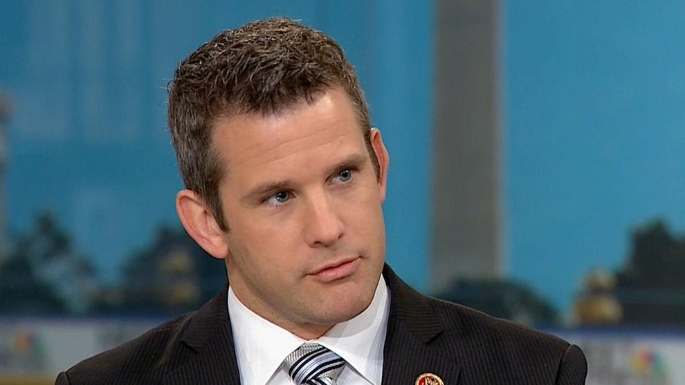 Adam Kinzinger đã được thăng lên hàm Trung tá. Ông từng được điều động tới khu vực biên giới Mỹ - Mexico hồi tháng 2/2019 để làm nhiệm vụ duy trì an ninh biên giới. Ảnh: AP.