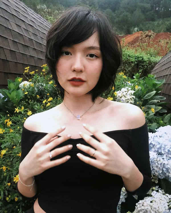 Chiec dam Hai Tu dien khi sanh doi ben Son Tung bong chay hang