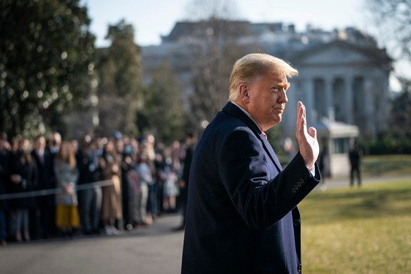 CNN: Ty le ung ho ong Trump cham day khi sap het nhiem ky