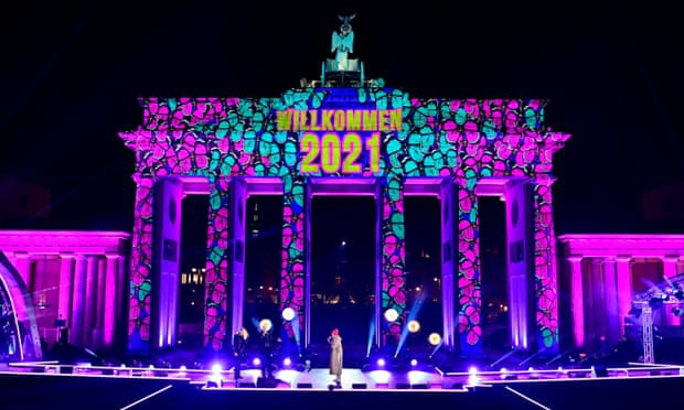 Hoa hoan khap Berlin dem giao thua vi lenh cam dot phao ngoai troi