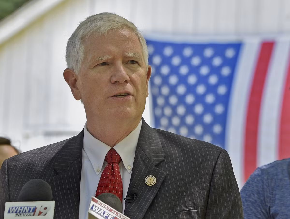 Mo Brooks bắt đầu sự nghiệp luật sư khi làm việc tại văn phòng công tố quận Tuscaloosa. Ảnh: AP.
