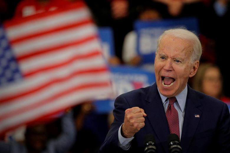 Tuy nhiên, ngay trong ngày đầu tiên cầm quyền (20/1/2021), tân Tổng thống Mỹ Joe Biden đã ký sắc lệnh hành pháp về việc Mỹ tái gia nhập Hiệp định chống biến đổi khí hậu Paris. Ảnh: Reuters.