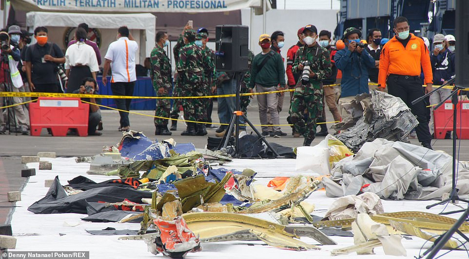 Hôm 11/1, Trưởng phòng Thông tin thuộc Cục quan hệ công chúng của Cảnh sát Quốc gia Indonesia, Chuẩn tướng Rusdi Hartono, cho biết nạn nhân đầu tiên được xác định mang tên Okky Bisma - nam tiếp viên của hãng hàng không Sriwijaya Air có mặt trên chuyến bay gặp nạn. Ảnh: Daily Mail.