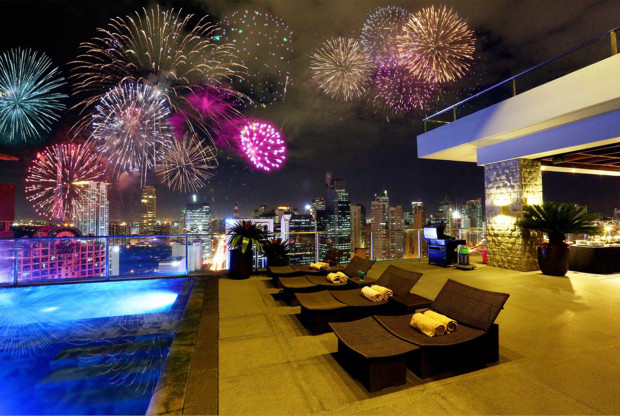 Theo The Sun, vào ngày 31/12/2020, Christine Angelica Dacera cùng nhóm bạn của cô thuê phòng liền nhau trong khách sạn 4 sao ở thành phố Makati, Manila, để đón năm mới 2021. Cả nhóm tổ chức bữa tiệc tưng bừng qua đêm. Ảnh: Facebook.