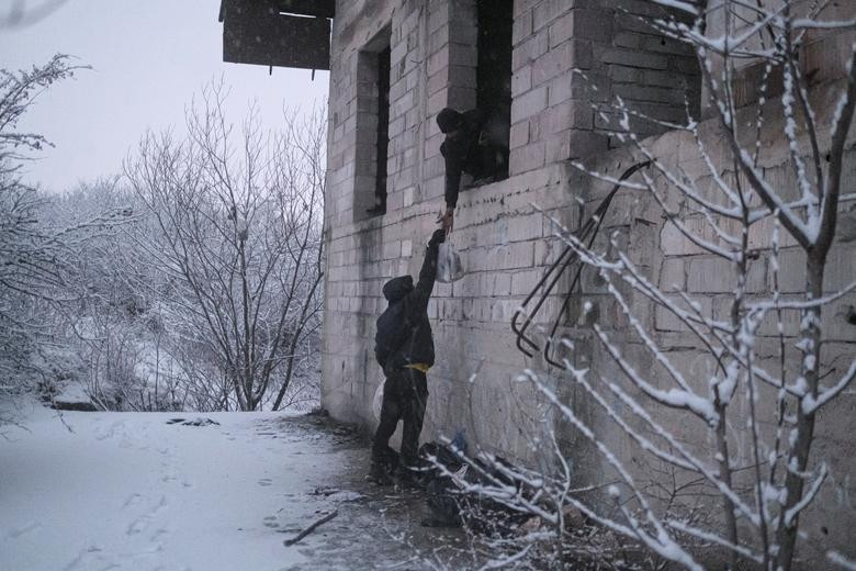 Họ đang phải chống chọi với cái lạnh khắc nghiệt của mùa đông ở Bosnia.