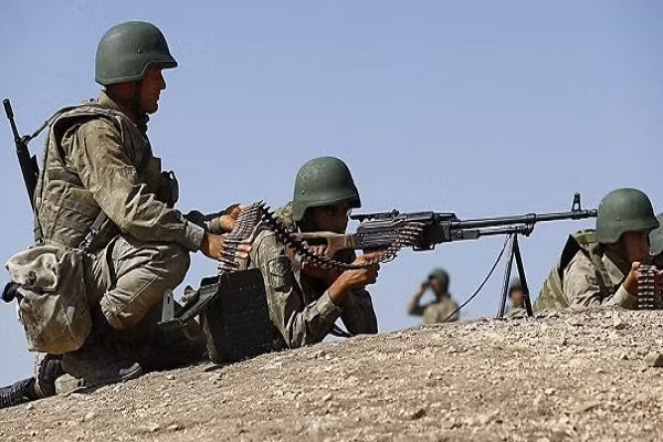 Quan doi Tho Nhi Ky tan cong du doi SDF o mien bac Syria