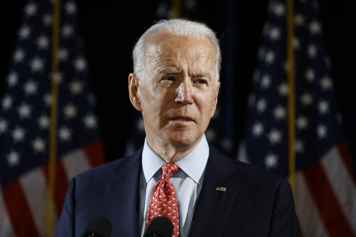 Trước đó cùng ngày, Tổng thống Biden cũng đã gọi điện cho người đứng đầu Cục Vệ binh Quốc gia để cám ơn và đồng thời xin lỗi về việc vệ binh phải rời khỏi Điện Capitol và nghỉ ngơi trong hầm để xe. Ảnh: AP.