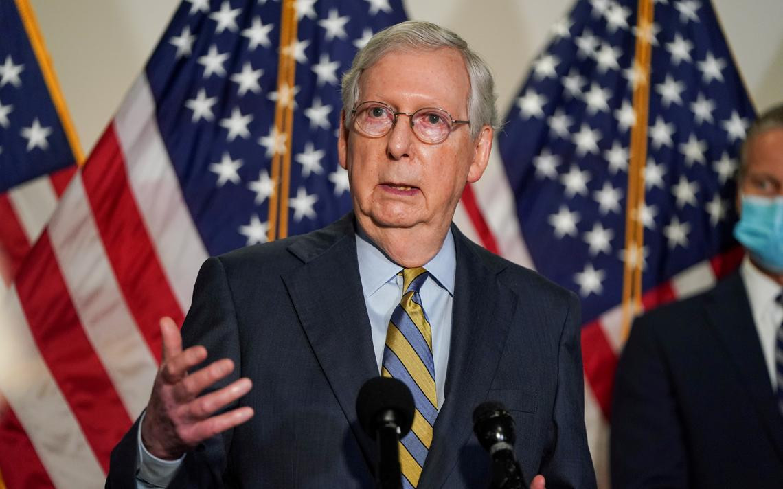 “Vào thời điểm này, các thành viên Đảng Cộng hòa tại Thượng viện tin rằng, chúng ta không thể cho phép một phiên xét xử nửa vời, cắt ngắn các quy trình đúng đắn mà cựu Tổng thống Trump đáng được có”, ông McConnell nói. Ảnh: Reuters.