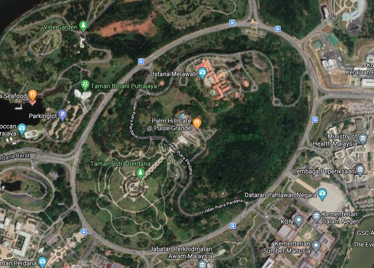 Bùng binh lớn nhất thế giới nằm ở đất nước Malaysia, tại Putrajaya.