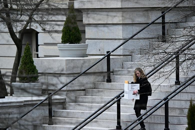 Cảnh nhân viên tất bật dọn đồ rời Nhà Trắng - Hình 4 Canh nhan vien tat bat don do roi Nha Trang-Hinh-4