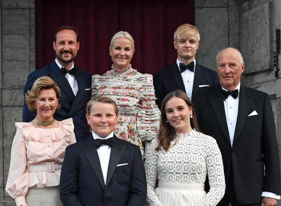 Dù được sinh ra trong hoàng tộc, Ingrid Alexandra vẫn mang phong thái rất giản dị và khiêm tốn. Ảnh: Instagram. 