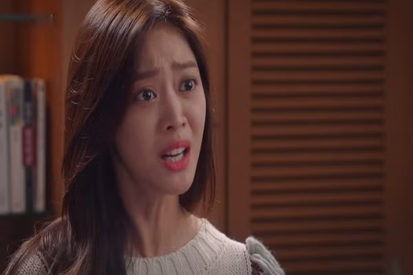 Mở cửa phòng tân hôn của con trai mà tôi chết điếng người Mo cua phong tan hon cua con trai ma toi chet dieng nguoi