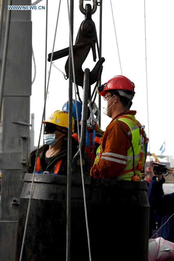 Như tin tức đã đưa, vụ nổ xảy ra tại mỏ vàng ở thành phố Yên Đài, tỉnh Sơn Đông (Trung Quốc) ngày 10/1 đã khiến 22 thợ mỏ đang làm việc cách mặt đất khoảng 600m bị chôn vùi dưới lòng đất.