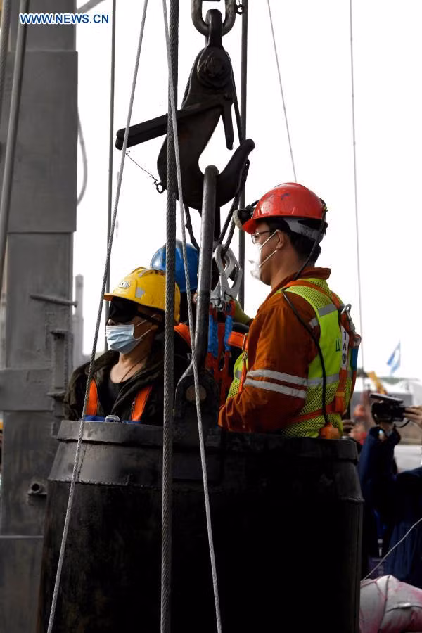 Như tin tức đã đưa, vụ nổ xảy ra tại mỏ vàng ở thành phố Yên Đài, tỉnh Sơn Đông (Trung Quốc) ngày 10/1 đã khiến 22 thợ mỏ đang làm việc cách mặt đất khoảng 600m bị chôn vùi dưới lòng đất.