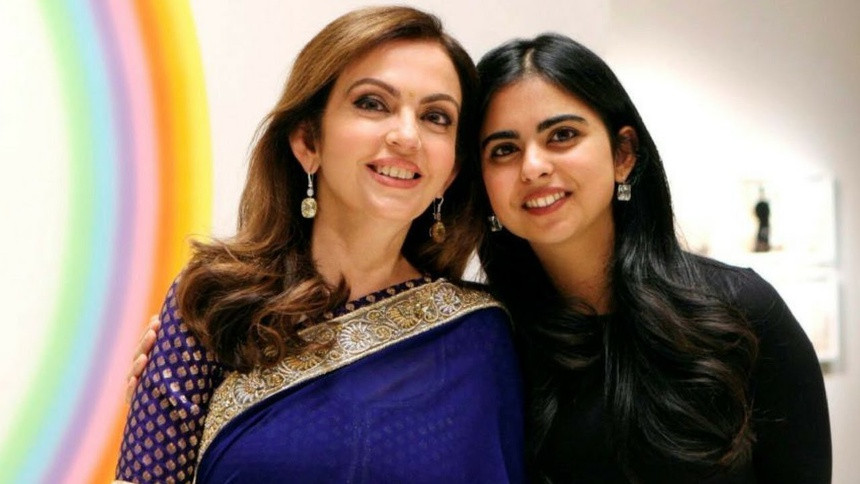 Nita Ambani chứng tỏ mình là một nữ doanh nhân hùng mạnh, không bị lấn át bởi những thành công của chồng. Bình đẳng giới là một vấn đề quan trọng đối với bà. Trên thực tế, mọi phụ nữ trong gia đình bà đều được trao quyền tự do bình đẳng ngay từ nhỏ. Vì vậy, bà truyền lại điều này cho các con mình. Bà dạy dỗ 2 con trai phải biết tôn trọng phụ nữ, đồng thời đảm bảo rằng con gái Isha biết được rằng cô có thể đạt được bất cứ mục tiêu, ước mơ cá nhân.