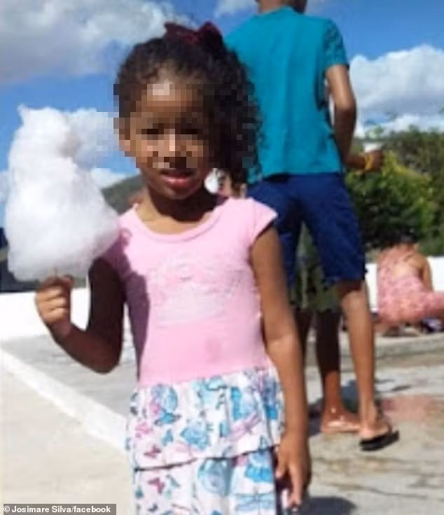 Cảnh sát cho biết ông Marinho da Silva đã gọi điện cầu cứu lúc 16 giờ chiều 24/1 sau khi con dâu ông, Josimare, nhốt mình trong phòng tắm với bé Brenda suốt 30 phút và không chịu mở cửa. Ảnh: Brenda khi còn sống.