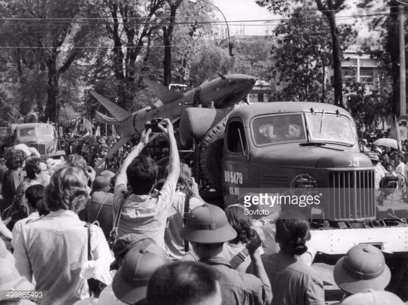 Tham gia duyệt binh còn có “rồng lửa Thăng Long”.