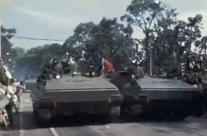 Đội hình xe bọc thép chở quân K63 dự duyệt binh.