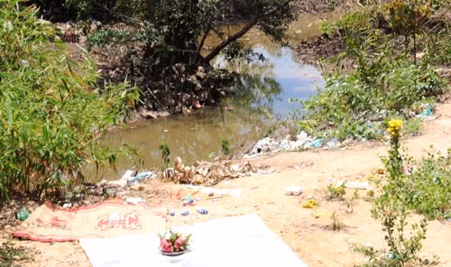 Tham thuong 4 chau be nam chet ven bo suoi