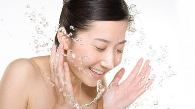 Mach ban cach cham soc da nhon ngay mua am