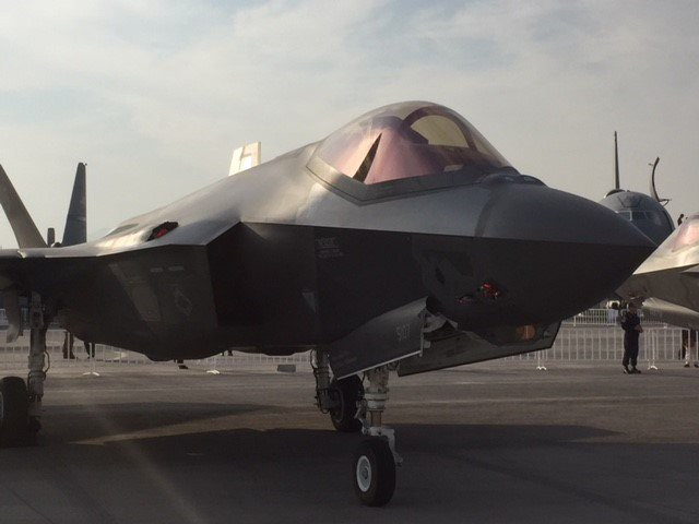 Ấn tượng đầu tiên khi khách hàng có ý định đặt mua máy bay chiến đấu chính là độ hoàn thiện của khung vỏ, nếu Nga vẫn chưa khắc phục được nhược điểm này thì sản phẩm của họ rất dễ bị đánh giá thấp khi tham dự các triển lãm hàng không quốc tế.