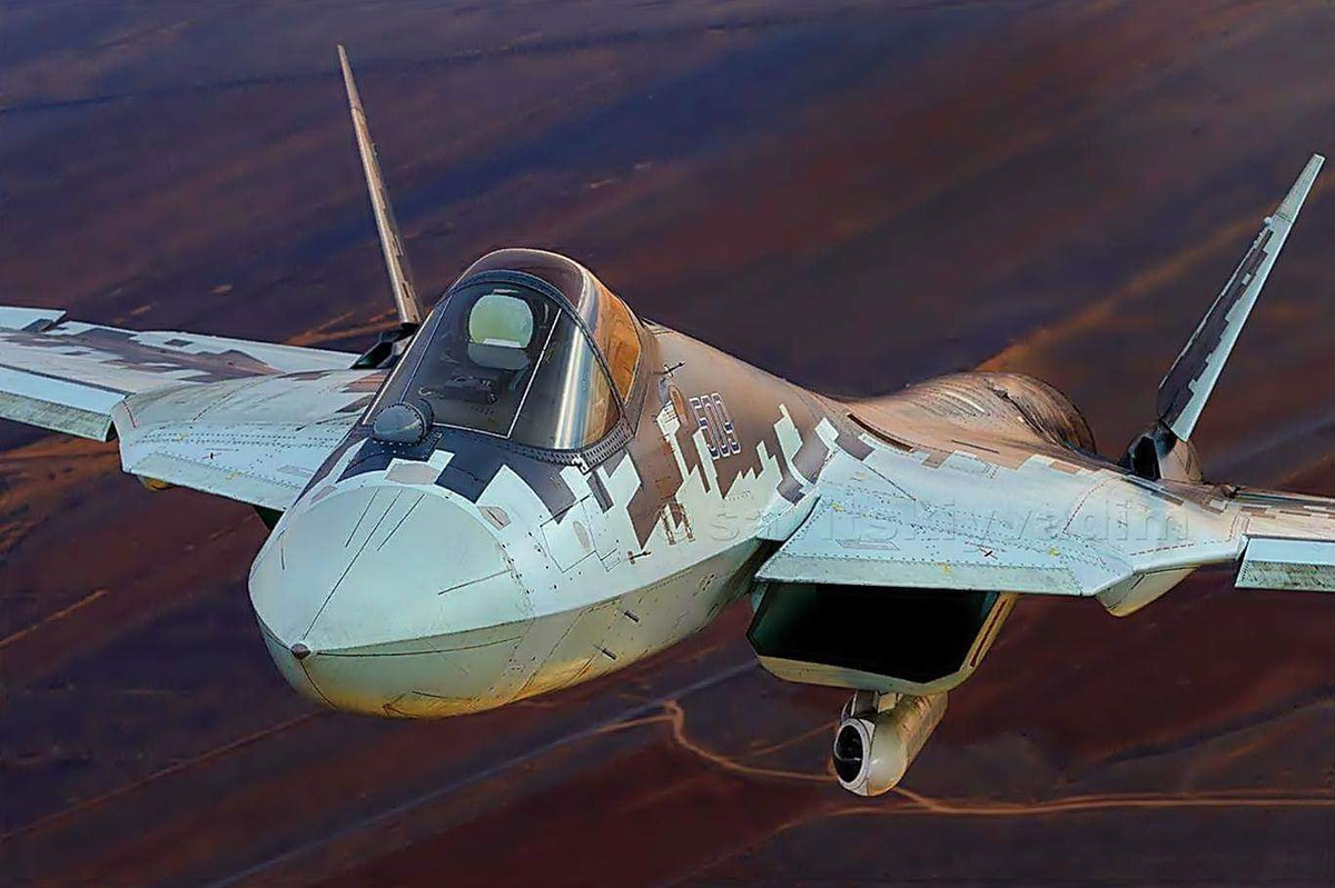 Không chỉ có chất lượng khung vỏ tiêm kích thế hệ 4,5 bị đánh giá lạc hậu vài thập niên, vỏ máy bay tàng hình Su-57 của Nga theo nhận xét chỉ tương đương chiếc F-22 ra đời cách đây đã 20 năm.