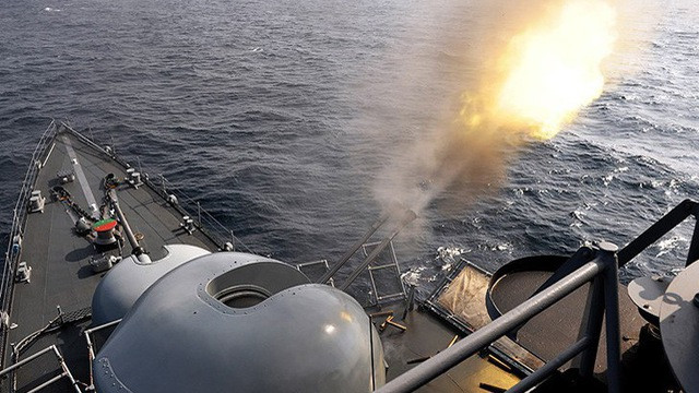 Tàu hộ vệ săn ngầm Pohang Flight III mà Việt Nam đang sở hữu có kích cỡ trung bình với chiều dài 88,3 m, chiều rộng 10 m. Con tàu này có lượng giãn nước 1.200 tấn với thủy thủ đoàn 95 người. Nguồn ảnh: Wikipedia.