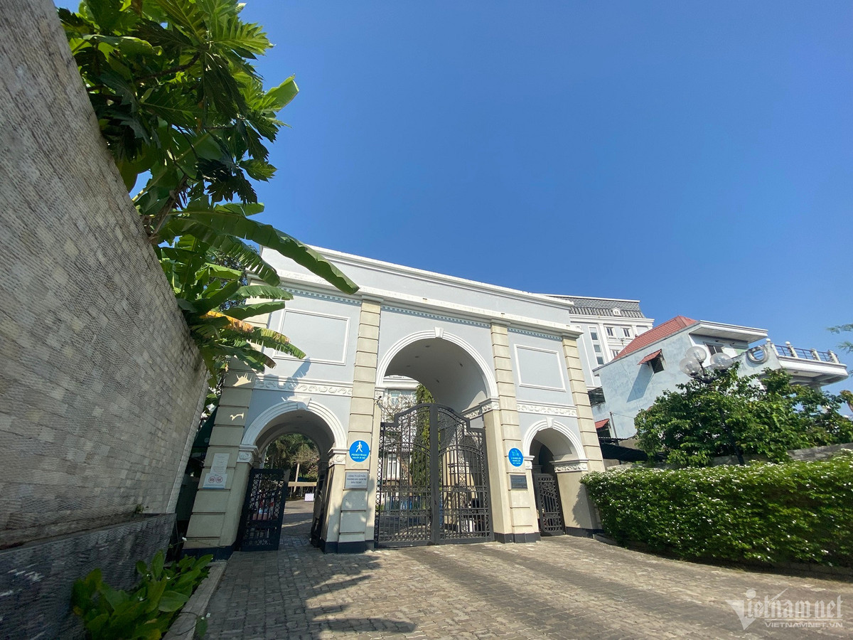 Xem xet dinh chi hoat dong Truong Quoc te My sau ngay 15/6