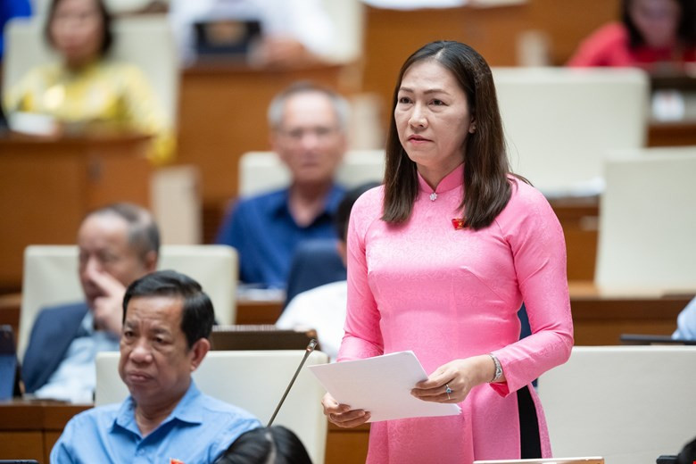 ĐBQH: Trích tiền xử phạt cho cảnh sát giao thông sẽ gây điều tiếng DBQH: Trich tien xu phat cho canh sat giao thong se gay dieu tieng