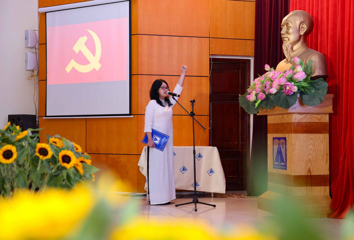 Đảng viên trẻ Hoàng Huyền Anh: Muốn lan toả lý tưởng cống hiến Dang vien tre Hoang Huyen Anh: Muon lan toa ly tuong cong hien