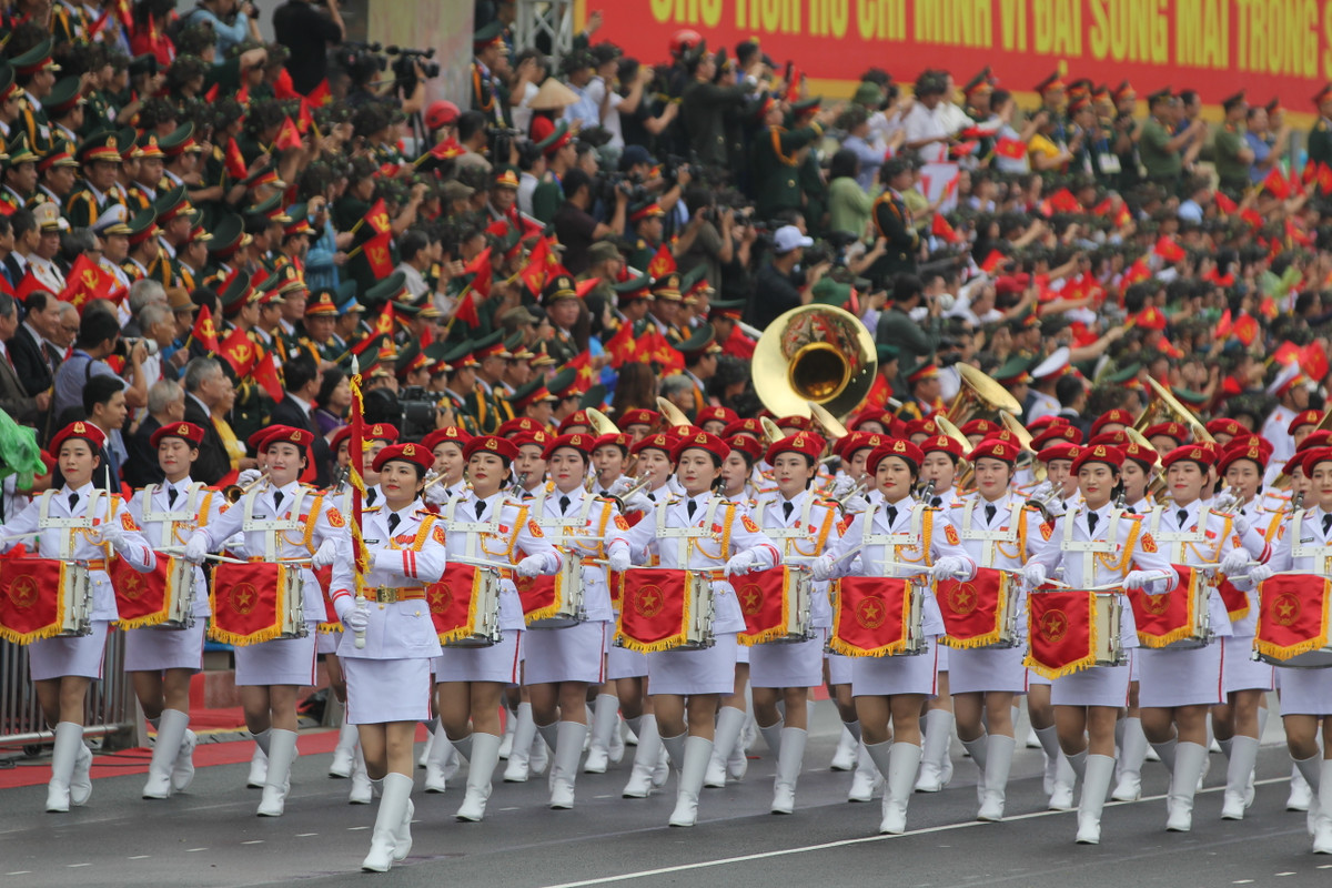 Khối nữ quân nhạc.